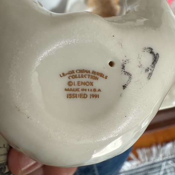 Lenox Cream Ceramic Bear Figurine - Picture 4 of 8